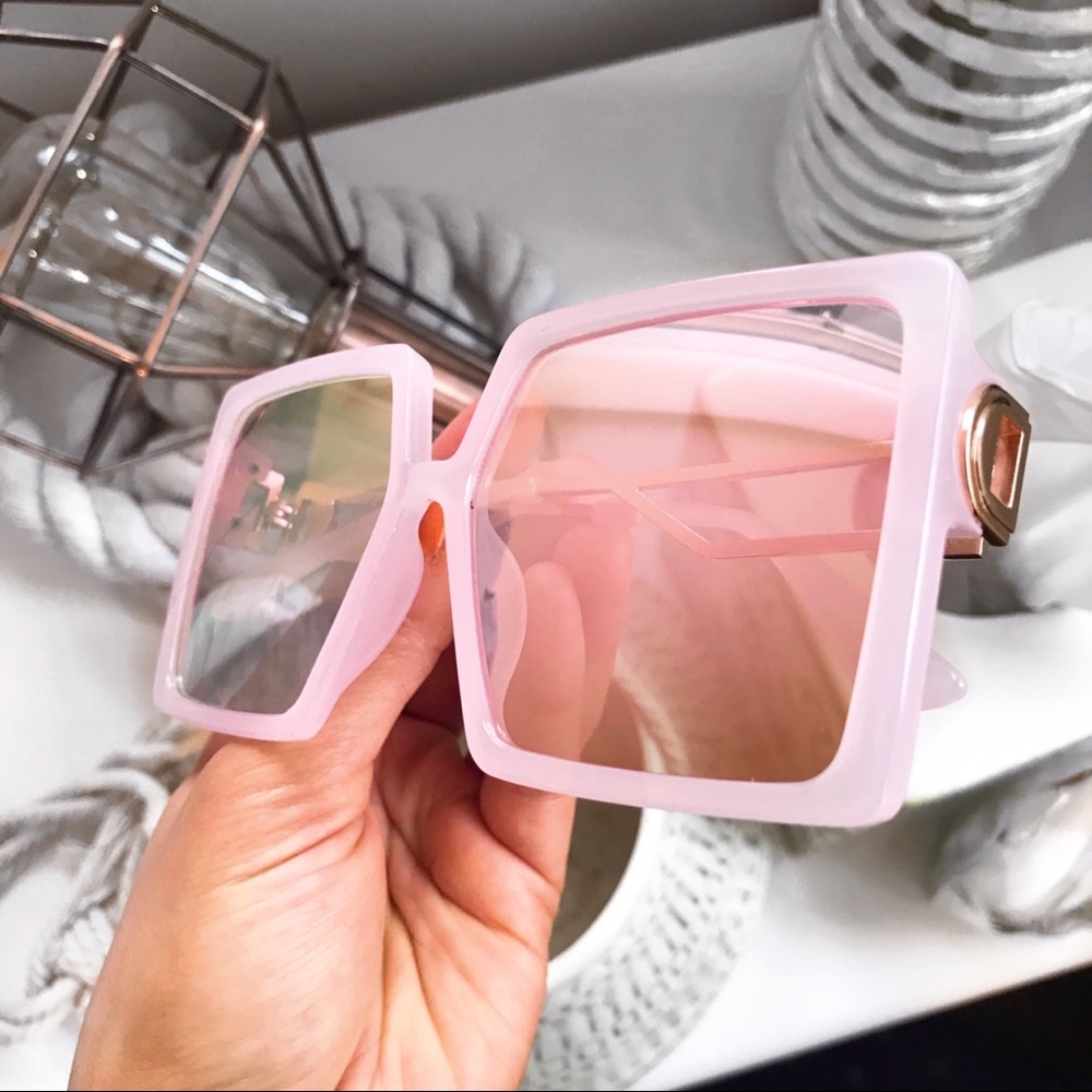 💕 PINK OVERSIZED SQUARE MIRRORED SUNGLASSES!